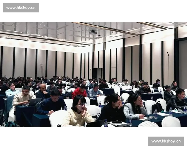 边裁举旗瞬间判定比赛关键时刻的背后思考与规则解析